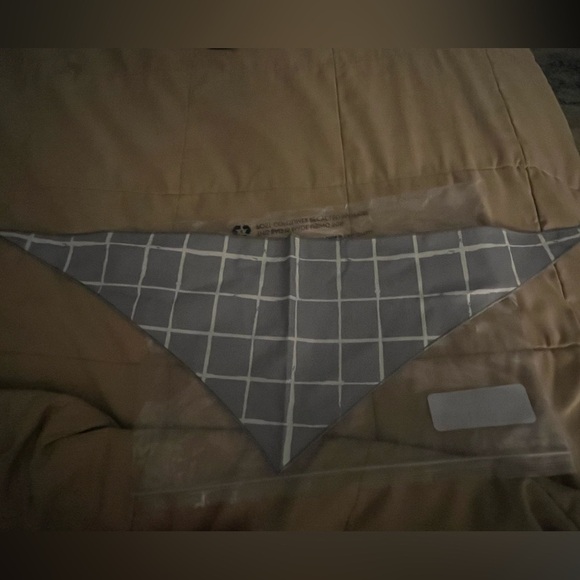 NIP! Thirty-One Gray and White Pet Bandana - Picture 10 of 10